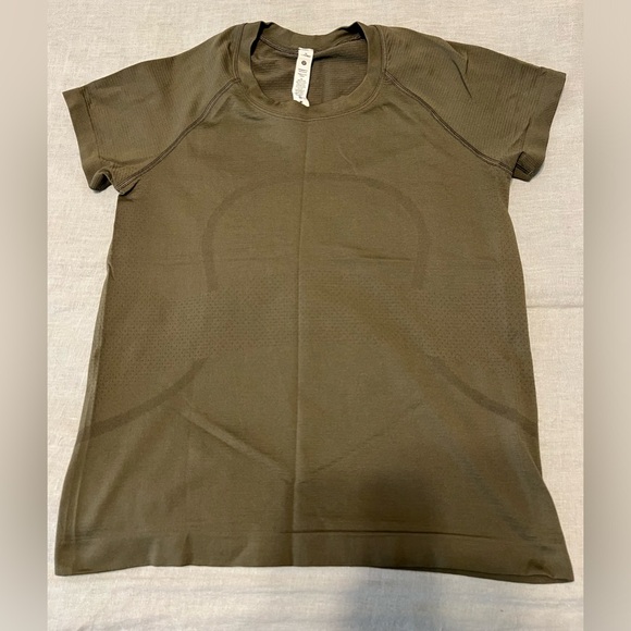 lululemon athletica Tops - Olive Lulu Lemon Workout Top Size 6